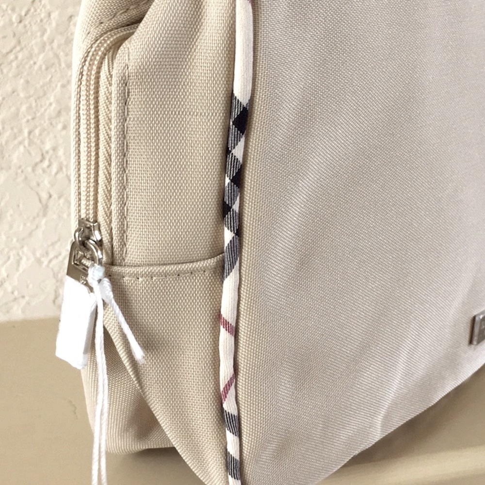 💥NWT Burberry Cosmetic Dopp Travel Bag - Picture 3 of 10